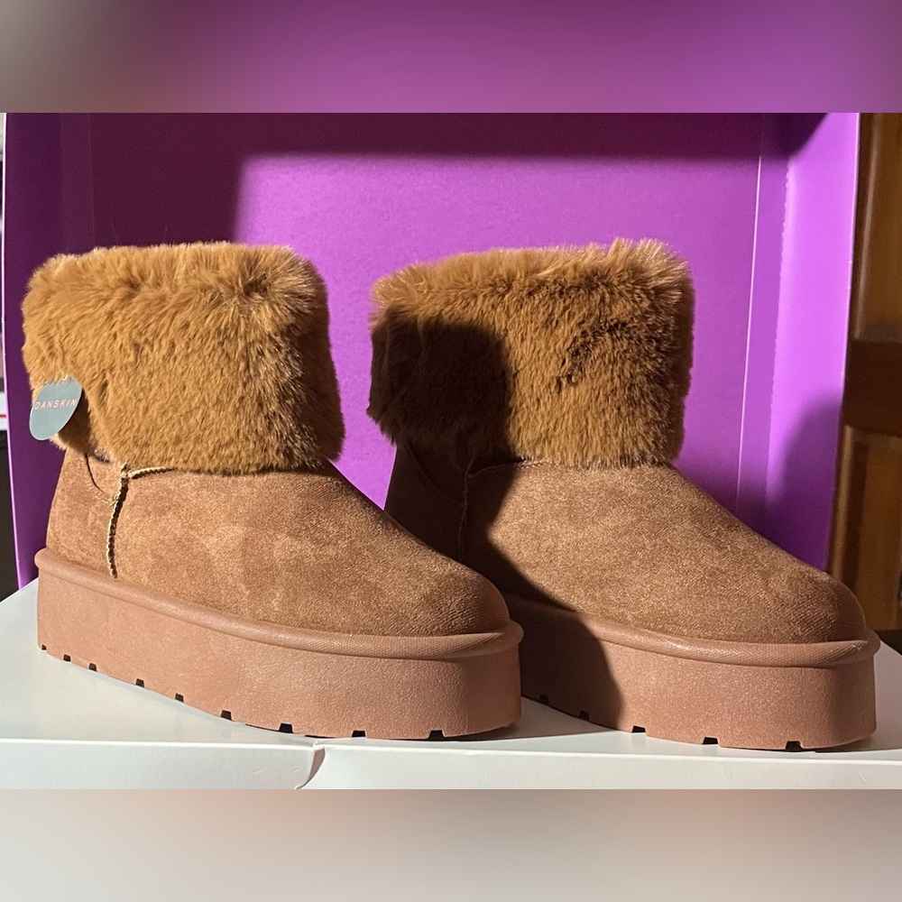 Danskin Tan Fur-Lined Winter Boots size 9
